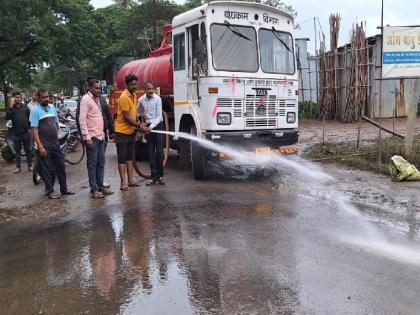 Sangli free from flood; Relief to the migrant citizens, cleaning started by the Municipal Corporation | सांगली पुराच्या विळख्यातून मुक्त; स्थलांतरित नागरिकांना दिलासा, महापालिकेकडून स्वच्छता सुरू