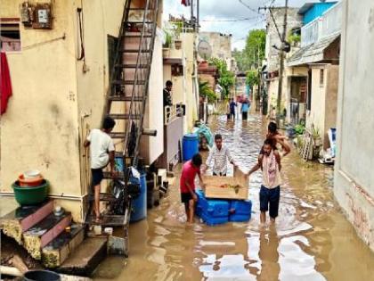 The drumbeat for the rehabilitation of flood affected citizens is being played only on paper | Sangli: पूरपट्ट्यातील नागरिकांच्या पुनवर्सनाचे ढोल वाजताहेत कागदावरच