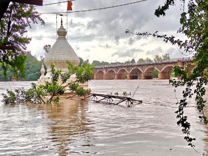 Flood threat averted in Sangli as rain intensity decreases Warna dam gates closed | पावसाची उघडीप, सांगलीत महापुराचा धोका टळला; वारणा धरणाचे दरवाजे बंद Flood threat averted in Sangli as rain intensity decreases Warna dam gates closed | पावसाची उघडीप, सांगलीत महापुराचा धोका टळला; वारणा धरणाचे दरवाजे बंद
