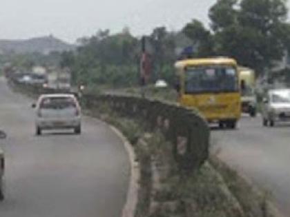 Land acquisition for 35 meters for Kolhapur Sangli road, dispute with encroachment squad | कोल्हापूर-सांगली रस्त्यासाठी ३५ मीटरने भूसंपादन, अतिक्रमण पथकाशी वादावादी Land acquisition for 35 meters for Kolhapur Sangli road, dispute with encroachment squad | कोल्हापूर-सांगली रस्त्यासाठी ३५ मीटरने भूसंपादन, अतिक्रमण पथकाशी वादावादी