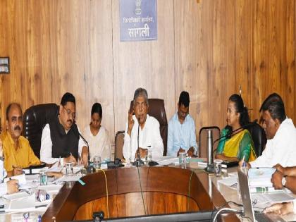 Will not tolerate malpractices in government procurement, Guardian Minister Chandrakant Patil tells officials | शासकीय खरेदीतील गैरकारभार खपवून घेणार नाही, पालकमंत्री चंद्रकांत पाटील यांनी अधिकाऱ्यांना सुनावले Will not tolerate malpractices in government procurement, Guardian Minister Chandrakant Patil tells officials | शासकीय खरेदीतील गैरकारभार खपवून घेणार नाही, पालकमंत्री चंद्रकांत पाटील यांनी अधिकाऱ्यांना सुनावले