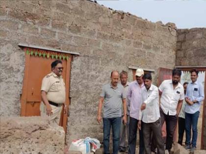 One killed, two injured as wall collapses due to strong winds; Hatnoli incident in Sangli district | वादळी वाऱ्यामुळे भिंत कोसळून एक ठार, दोघे जखमी; सांगली जिल्ह्यात हातनोलीतील घटना