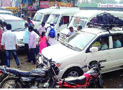 Economic loot of ST passengers | एसटीच्या संपात प्रवाशांची आर्थिक लूट