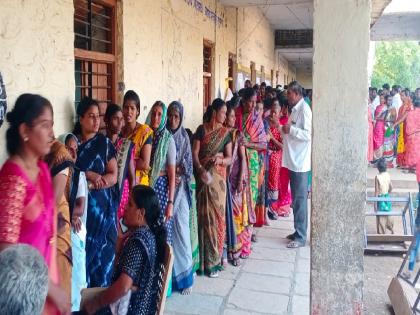 the overall average voter turnout was 72 percent In all the eight assembly constituencies of Sangli district | सांगली जिल्ह्यात चुरशीने ७२ टक्के मतदान, निकालाच्या चिंतेने उमेदवारांची अस्वस्थता वाढली