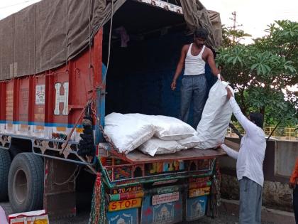 Gutkha worth 20 lakh was caught by the Sangola police on its way to Hyderabad via Sangola | सांगोलामार्गे हैदराबादकडे निघालेला २० लाखाचा गुटखा सांगोला पोलिसांनी पकडला