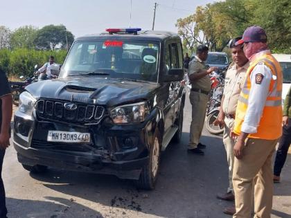 Police car accident in Shahjibapu Patil's convoy; One killed, one injured, Solapur | शहाजीबापू पाटलांच्या ताफ्यातील पोलिसांच्या गाडीचा अपघात; एक ठार, एक जखमी