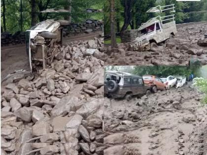 himachal flood now cloud burst in sangla valley of kinnaur 25 vehicle damage | हिमाचलच्या सांगला खोऱ्यात ढगफुटी, 25 वाहनं गेली वाहून; शिमल्यात ढिगाऱ्याखाली अडकली महिला