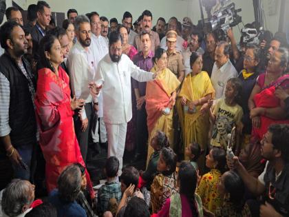 Chief Minister Eknath Shinde arrives in Pune Sangvit flood victims read their complaints before Shinden | Eknath Shinde: मुख्यमंत्री एकनाथ शिंदे पुण्यात दाखल; सांगवीत पुरग्रस्तांनी शिंदेंसमोर वाचला तक्रारींचा पाढा