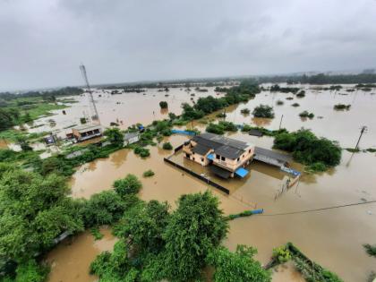 Bridges, dams under water in Sangli district; Heavy rains continue, large rise in water level of Warna river | सांगली जिल्ह्यातील पूल, बंधारे पाण्याखाली; पावसाचा जोर कायम, वारणा नदीच्या पाणीपातळीत मोठी वाढ