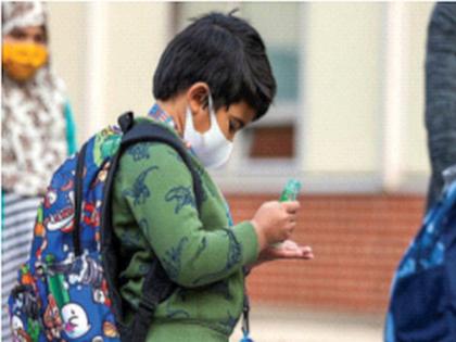 Sanitizer instead of chocolate in school bags | शाळकरी मुलांच्या बॅगेत चॉकलेटऐवजी सॅनिटायझर