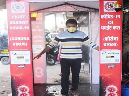 Sterile gateway; Enter the village through the brothel just by applying sanitizer | वडवळमध्ये बसविले निर्जंतुक प्रवेशद्वार; सॅनिटायझर लावूनच वेशीतून प्रवेश गावात प्रवेश