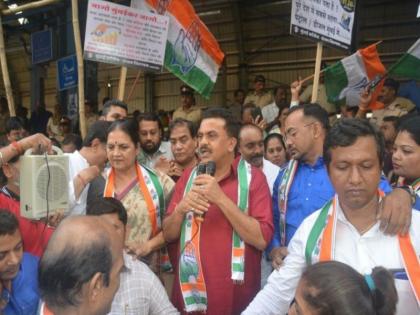 Congress' protest against petrol and diesel price hike | पेट्रोल-डिझेलच्या बेसुमार दरवाढीविरोधात काँग्रेसची निदर्शने