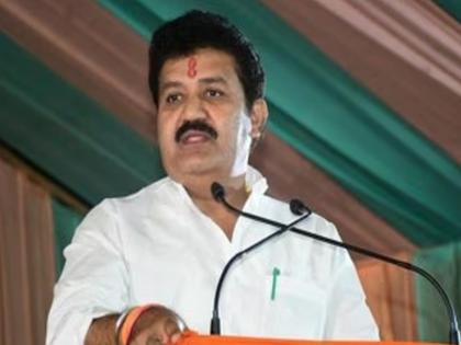 Huge irregularities in transfers in Minister Sanjay Rathod's Ministry, 'game' worth crores, many officials remain in office even after their tenure ends | मंत्री संजय राठोडांच्या खात्यात बदल्यांमध्ये प्रचंड अनियमितता, कोट्यवधींचा ‘गेम’, अनेक अधिकारी कार्यकाळ संपल्यानंतरही खुर्चीवरच Huge irregularities in transfers in Minister Sanjay Rathod's Ministry, 'game' worth crores, many officials remain in office even after their tenure ends | मंत्री संजय राठोडांच्या खात्यात बदल्यांमध्ये प्रचंड अनियमितता, कोट्यवधींचा ‘गेम’, अनेक अधिकारी कार्यकाळ संपल्यानंतरही खुर्चीवरच