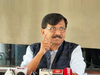 thackeray group mp sanjay raut claims that otherwise maharashtra will never forgive cm devendra fadnavis | “मुंबई महापालिका कुणी लुटली, हे मुंबईच्या जनतेला माहिती आहे”; संजय राऊतांचा पलटवार