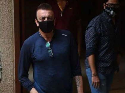 Sanjay Dutt asks photographers to wear mask outside his house | VIDEO : संजय दत्तने मास्कवरून घेतली फोटोग्राफर्सची शाळा, म्हणाला - मास्क लगा ना...