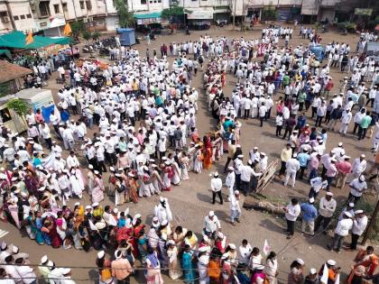 Big news! Notices to about 1.25 lakh striking employees in Marathwada | मोठी बातमी! मराठवाड्यातील सुमारे सव्वालाख संपकरी कर्मचाऱ्यांना नोटिसा