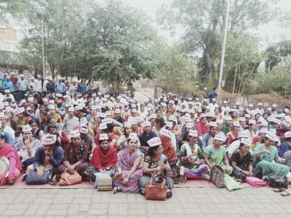 In Chhtrapati Sambhajinagar Zilla Parishad service collapsed due to strike of employees, health workers, teachers | संपामुळे जिल्हा परिषदेची सेवा कोलमडली; आज ७०० शाळां गुरुजींअभावी बंद