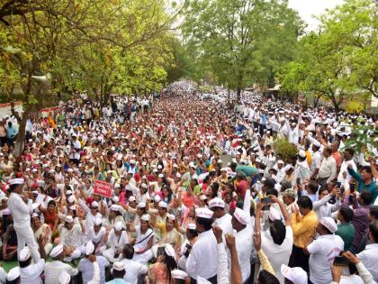 All government employees, teachers of Amravati are on indefinite strike for old pension, troubled situation before the administration | कशी बजावणार नोटीस? बजावणारा अन् घेणाराही कर्मचारी संपात