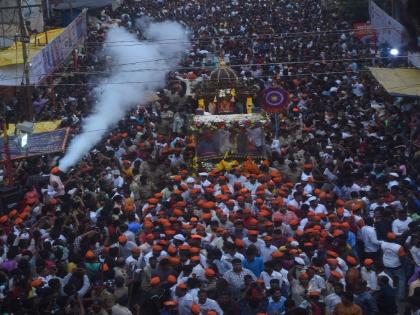 Farewell to Ganpati of Sangli Sansthan with a royal procession | सांगलीत संस्थानच्या गणपतीला शाही मिरवणुकीने निरोप, दर्शनासाठी तुफान गर्दी