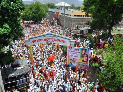 Departure of Saint Sopankaka palanquin to Pandharpur amid alarm of mridanga | Ashadhi Wari: संत सोपानकाका पालखीचे टाळ - मृदंगाच्या गजरात पंढरपूरकडे प्रस्थान