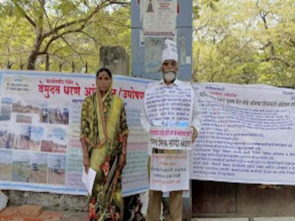 The farmer husband and wife demanded to save the Murum thief | मुरूम चोरावर कारवाई होत नसल्याच्या निषेधार्थ शेतकरी पती-पत्नीने मागितला जोगवा; अनोख्या आंदोलन