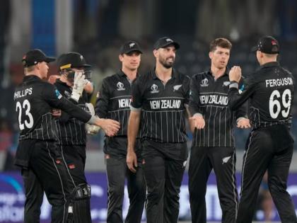 Mitchell Santner shines with fifer as New Zealand beat Netherlands by 99 Runs | World Cup: सँटनरच्या फिरकीचा नेदरलँड्सला जोरदार 'पंच'! न्यूझीलंडचा सलग दुसरा विजय