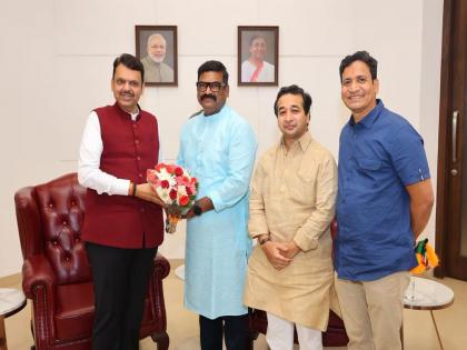 ऐन निवडणुकीत मनसेला मुंबईत मोठा धक्का; माजी नगरसेवक संतोष धुरी भाजपाच्या वाटेवर - Marathi News | MNS faces a big setback in Mumbai in the upcoming elections; Former corporator Santosh Dhuri on the path of BJP, he met CM Devendra Fadnavis | Latest politics News at Lokmat.com