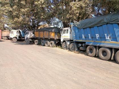 Eight suspicious trucks full of coal in police custody, action of Vani police and LCB | कोळशाने भरलेले संशयास्पद आठ ट्रक पोलिसांच्या ताब्यात, वणी पोलिस व एलसीबीची कारवाई