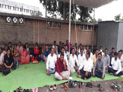 in washim revenue work closed citizens angery revenue department workers aggressive over pending demands  | ‘महसूल’चे काम बंद; नागरिकांची तारांबळ! प्रलंबित मागण्यांवरून महसूल कर्मचारी आक्रमक 