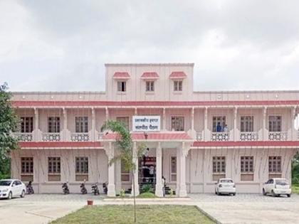 Santpitha building acquired for elections; Where to teach students? | संतपीठाची इमारत निवडणुकीसाठी अधिग्रहित; विद्यार्थ्यांना शिकवणार कुठे?