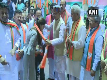 Haryanavi dancer Sapna Chaudhary joins Bharatiya Janata Party at the party's membership drive program in Delhi. | डान्सर सपना चौधरीचा भाजपात प्रवेश