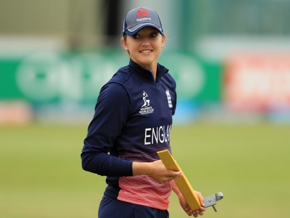 Sarah Taylor bares it all on Instagram, reveals the reason for posting her nude image  | महिला क्रिकेटपटूची 'बोल्ड' कामगिरी; जनजागृतीसाठी विवस्त्र फोटोशूट
