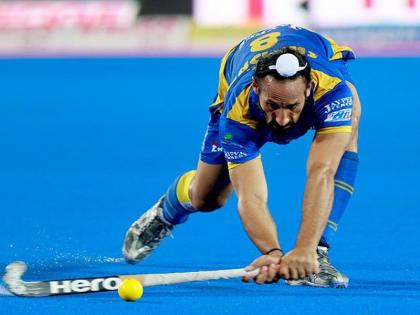 Former India team captain De Dhakka, Sardar Singh's hockey 'goodbye' | विश्वचषकापूर्वीच टीम इंडियाच्या माजी कर्णधाराचा 'दे धक्का', सरदारसिंगचा हॉकीला 'अलविदा'