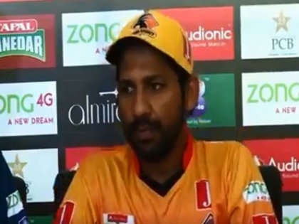 WATCH: Who would come to watch you in Pakistan T20 Cup? Journalist insults Sarfaraz Ahmed | Video : पत्रकारानं चार चौघांत काढले पाकिस्तान कर्णधाराचे वाभाडे...