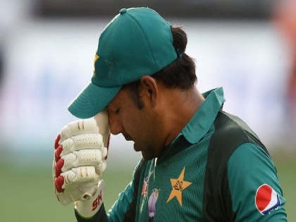 Breaking news : PCB sacks Sarfaraz Ahmed as the Pakistan captain in Tests and T20Is | Breaking news : वर्ल्ड कप अपयशानंतर पाकिस्तानच्या कर्णधाराची हकालपट्टी