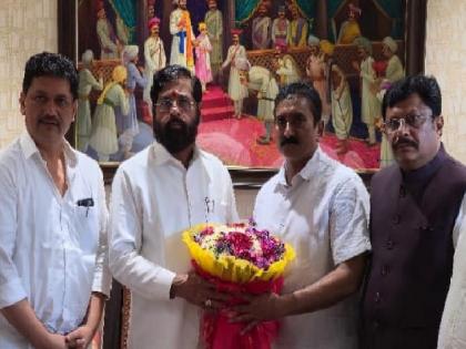 Some former corporators including Sharangdhar Deshmukh of Congress in Kolhapur will join Shinde Sena | कोल्हापुरात काँग्रेस, भाजपला धक्का; शारंगधर देशमुखांसोबत कोण..कोण?, उपमुख्यमंत्री शिंदेंच्या उपस्थितीत आज पक्षप्रवेश