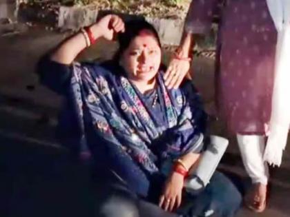 "मला न्याय हवाय, पती-मुलाला लोखंडी रॉडने मारहाण..."; भाजपा महिला नेत्याचा रस्त्यावर ठिय्या