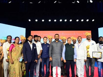 25 lakhs each to the villages winning the 'Lokmat Sarpanch Award'; Rural Development Minister Jayakumar Gore announces | ‘लोकमत सरपंच अवॉर्ड’ विजेत्या गावांना प्रत्येकी २५ लाख; ग्रामविकास मंत्री जयकुमार गोरे यांची घोषणा 25 lakhs each to the villages winning the 'Lokmat Sarpanch Award'; Rural Development Minister Jayakumar Gore announces | ‘लोकमत सरपंच अवॉर्ड’ विजेत्या गावांना प्रत्येकी २५ लाख; ग्रामविकास मंत्री जयकुमार गोरे यांची घोषणा