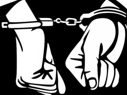 In Ulhasnagar, two people who were robbing at gunpoint are arrested | उल्हासनगरात चाकूचा धाक दाखवून लूटमार करणारे दोघे जण गजाआड