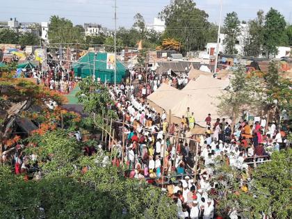 sant dnyaneshwar palkhi in Saswad sant sopandev kaka changavateshwar pune | Ashadhi Wari: अवघे सासवड माऊलीमय, त्रिवेणी संत दर्शनाचा वारकऱ्यांनी घेतला लाभ