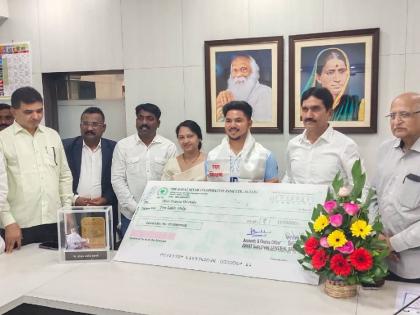 Arjuna Award winner Ojas Devtale honored by Rayat A check of 10 lakhs was handed over by the institution | अर्जुन पुरस्कार विजेता ओजस देवताळे याचा ‘रयत’कडून सन्मान; संस्थेकडून दहा लाखांचा धनादेश सुपुर्द