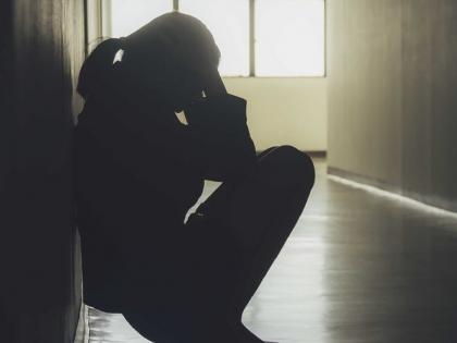 Doctor commits indecent act with minor girl in OPD in Satara | साताऱ्यात डॉक्टरकडून ओपीडीमध्येच अल्पवयीन मुलीशी अश्लील कृत्य, इंजेक्शन देऊन ठार मारण्याची दिली धमकी Doctor commits indecent act with minor girl in OPD in Satara | साताऱ्यात डॉक्टरकडून ओपीडीमध्येच अल्पवयीन मुलीशी अश्लील कृत्य, इंजेक्शन देऊन ठार मारण्याची दिली धमकी