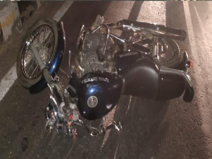 A young engineer from Chiplun died on the spot in a two-wheeler accident in satara | Satara News: दुचाकी घसरुन फरफटत गेले, अज्ञात वाहनाखाली येवून चिपळूणच्या अभियंत्या तरुणीचा जागीच मृत्यू; हेल्मेटमुळे पती वाचला