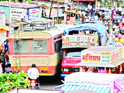 Traffic doubled ... Chowpatty 'Fourth'! | वाहतूक दुप्पट... चौपाटी ‘चौपट’!