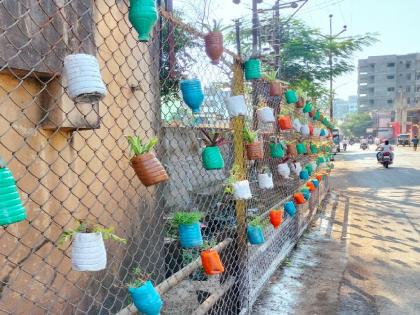 Hanging Garden is being created on streams in Satara, Use of plastic bottles in waste depots | अनोखा प्रयोग! साताऱ्यातील ओढ्यांवर साकारतेय ‘हॅँगिंग गार्डन’; कचरा डेपोतील प्लास्टिक बाटल्यांचा असाही वापर