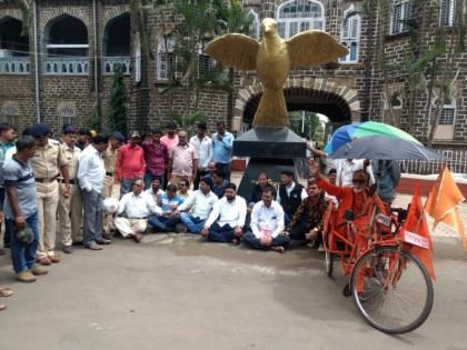 Satara : Protest for demanding cancellation of SPs transfer | एसपींची बदली रद्द करण्याच्या मागणीसाठी सातारकरांचे धरणे आंदोलन