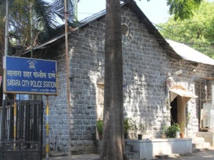 Satara Crime: डाॅक्टरांना मागितली ५० लाखांची खंडणी, पाच जणांवर गुन्हा Satara Crime: डाॅक्टरांना मागितली ५० लाखांची खंडणी, पाच जणांवर गुन्हा