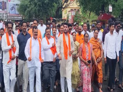 Declare Satara district drought affected, Shiv Sena Thackeray group march on Collectorate | सातारा जिल्हा दुष्काळग्रस्त जाहीर करा, शिवसेना ठाकरे गटाचा जिल्हाधिकारी कार्यालयावर मोर्चा 