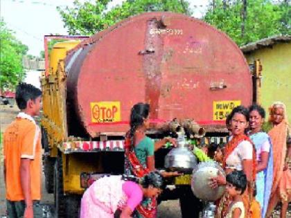 Water tankers started in Satara district closed after a year due to drought | आनंदवार्ता!, सातारा जिल्ह्यातील पाणी टंचाई संपली; शेवटची फेरी मारून टँकर परतला