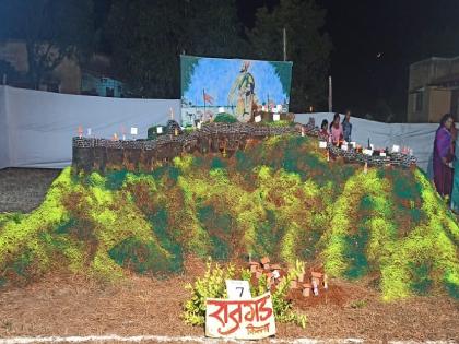 Castle competition on the occasion of Diwali in Ambwade Budruk villages of Parli valley | सातारा: गडकिल्ल्यांच्या गावाने जागविला शिवरायांचा इतिहास, अंबवडे बुद्रुकमध्ये तरुणांनी साकारले उभेहूब किल्ले